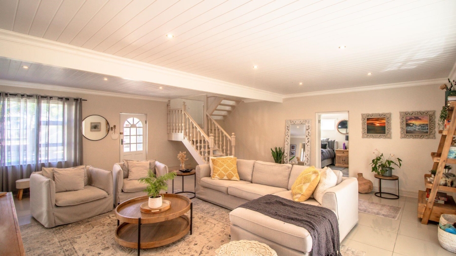 6 Bedroom Property for Sale in Heiderand Western Cape